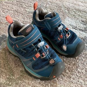 Keen toddler girls hiking shoes